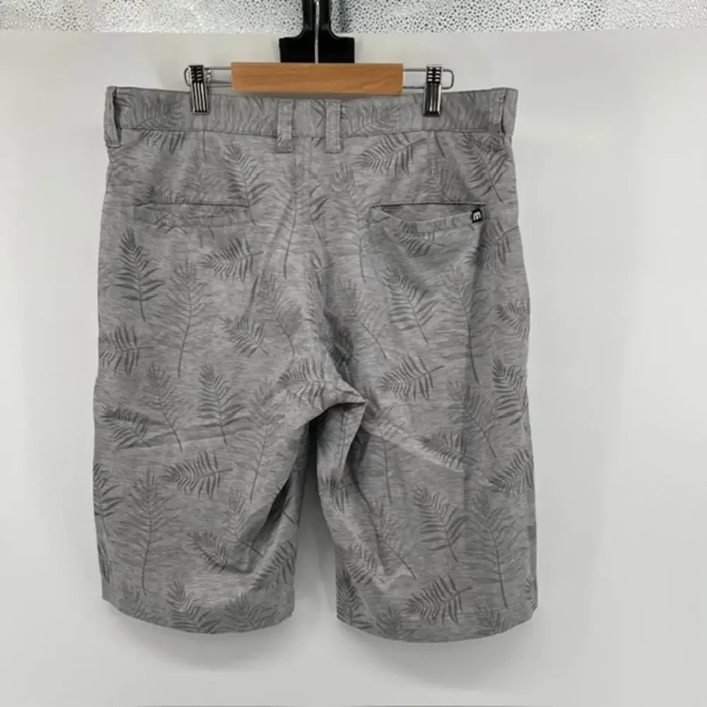 Travis Mathew Performance Golf Chino Shorts Mens 33 Gray Tropical Fern Print